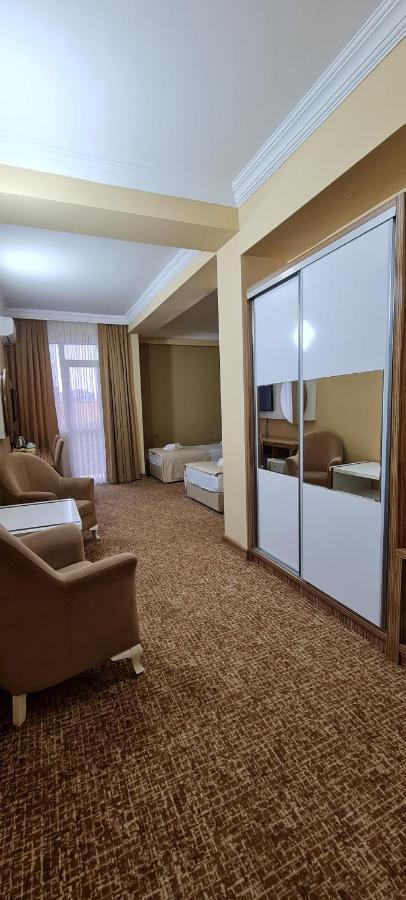 Hotel Genatsvale Batumi Exterior foto