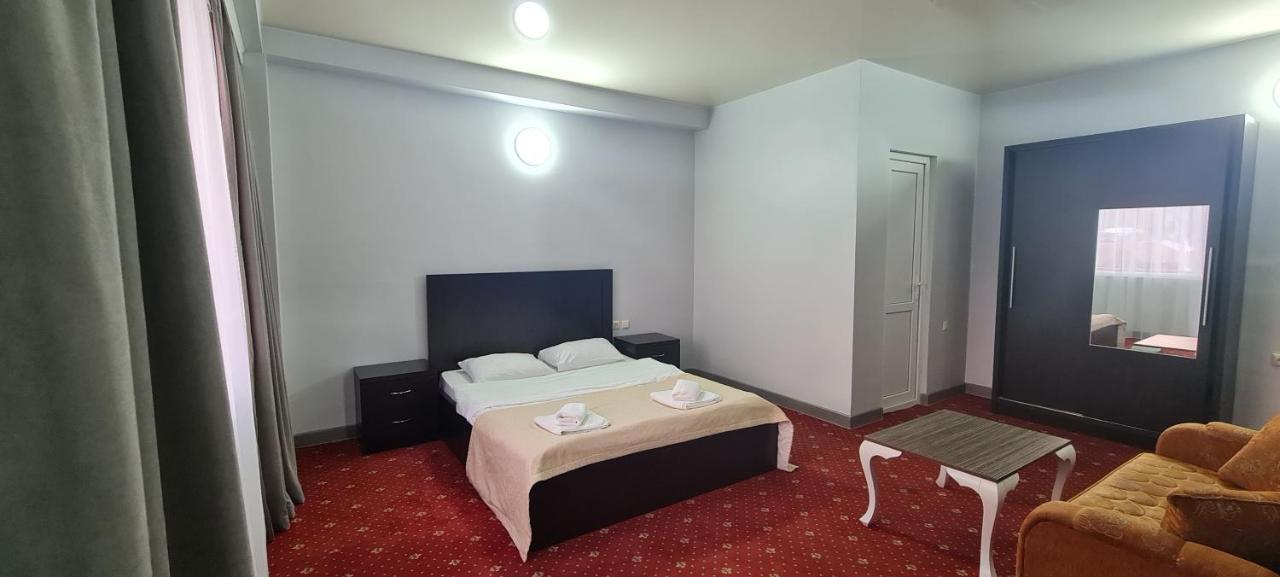 Hotel Genatsvale Batumi Exterior foto