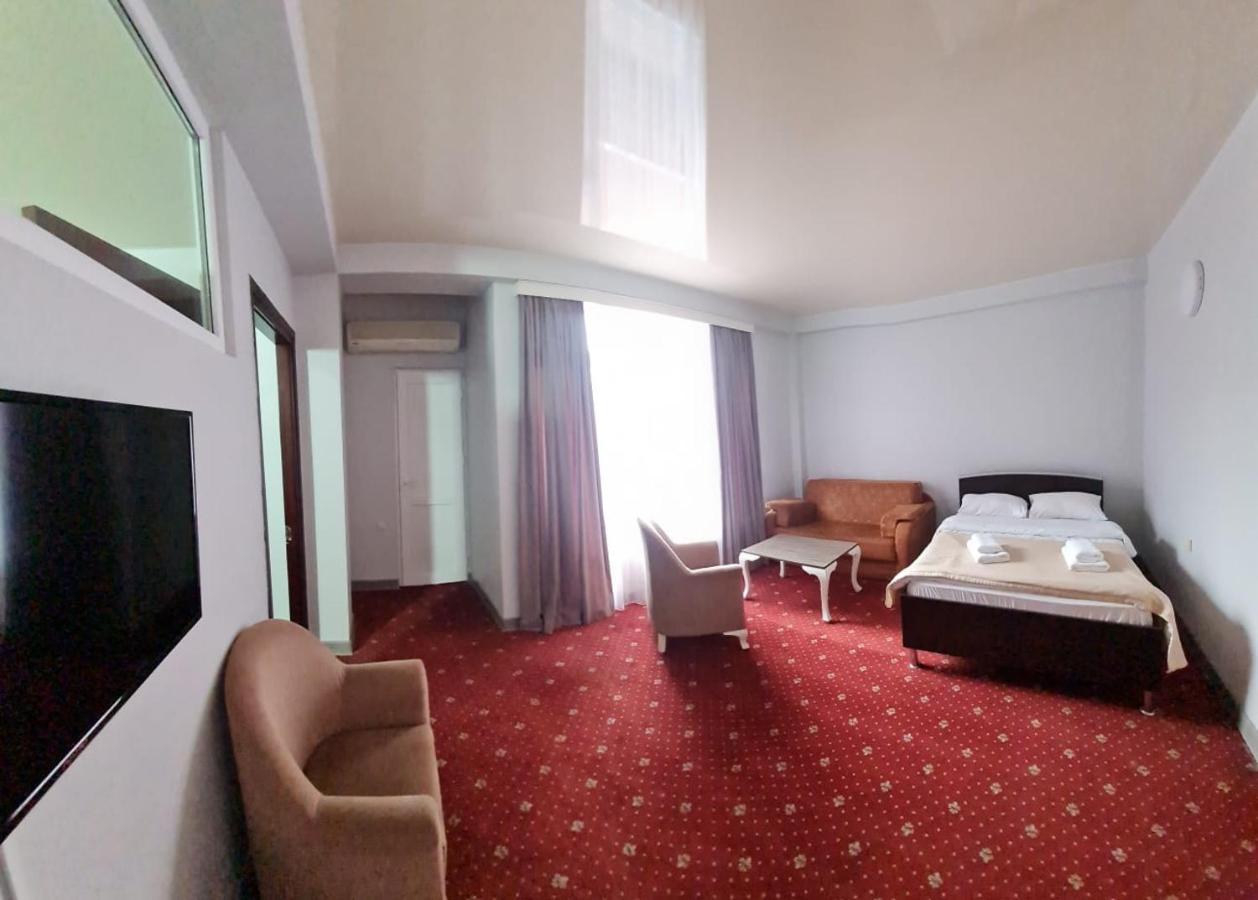 Hotel Genatsvale Batumi Exterior foto