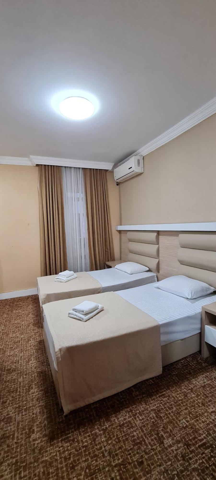 Hotel Genatsvale Batumi Habitación foto